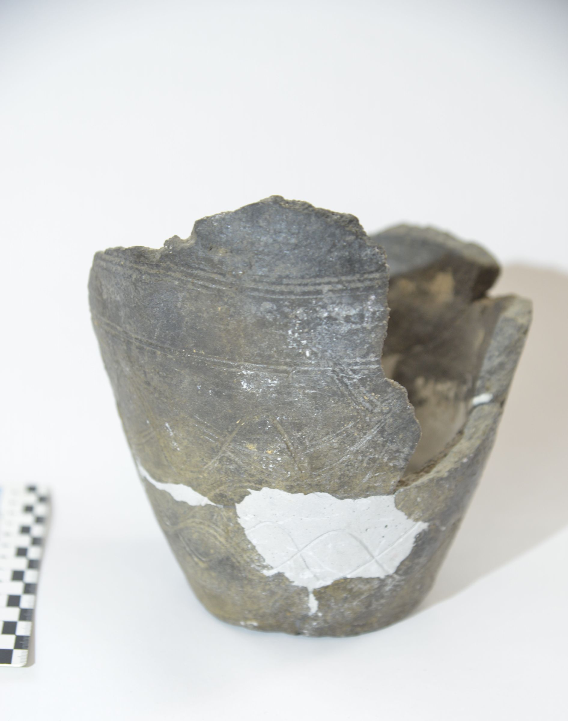 Vas ceramic fără toarte păstrat partial (partea inferioară)